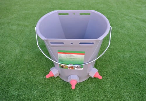 Wiadro do pojenia jagniąt, z 3 smoczkami poidło - obrazek 2